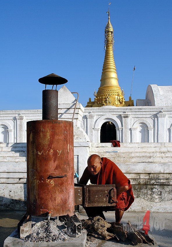 Monk in Shwe Yaunghwe Monastery