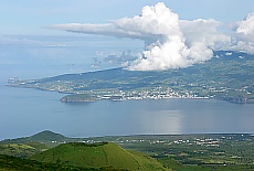Blick von Pico Richtung Horta auf Faial