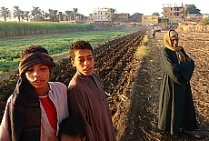 Spectators at the balloon landig place