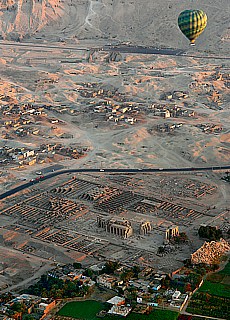 Balloon ride above ancient Theben