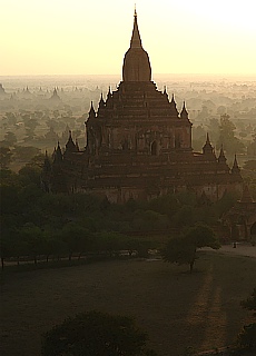 Sunrise on Sulamani Temple in Bagan