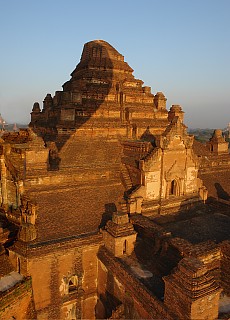 Balloon shadow on Dhammayangyi Pagoda