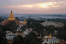 Shwezigon Pagode in Bagan