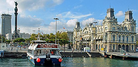 Harbour masters office and Columbus Monument de Colom