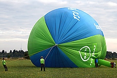 Bayer Crew baut Airship auf