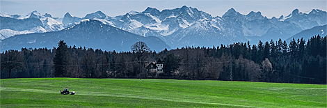 Blick vom Frst Tegernberg Richtung Alpen