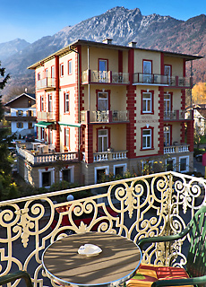 Blick vom Balkon des Hotel Dora zum Hochstaufen