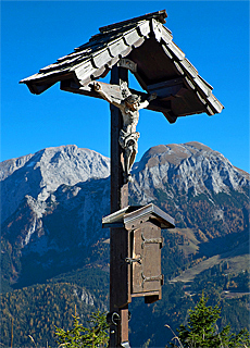 Blick vom Grnstein Gipfelkreuz zum Hohen Gll