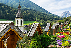 Friedhof bei der Pfarrkirche St. Sebastian in der Ramsau