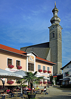 Marktplatz und Domkirche in Anger