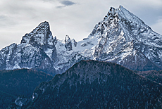 Schneebedeckter Watzmann mit Kindern