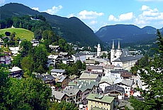 Blick vom Soleleitungsweg auf die Stadt Berchtesgaden