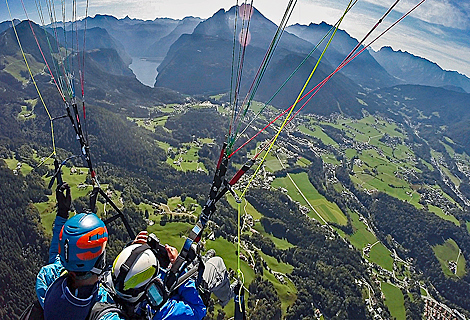 Tandem Paragliding hoch ber dem Knigssee