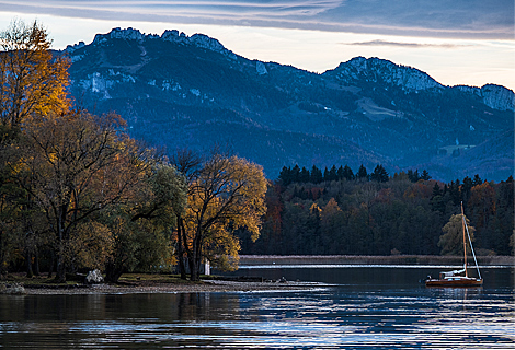 Blick vom Chiemsee zur Kampenwand