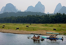 Flossfahren auf dem Li-Fluss bei Yangshuo