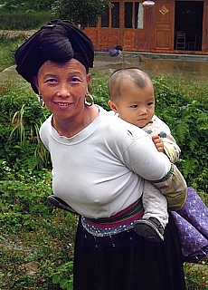 Countrywoman with child in Longshen