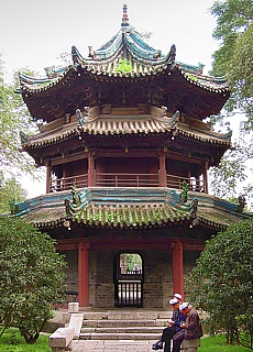 Islamic Chinese minority at mosque in Xian