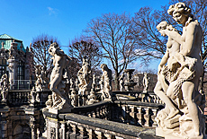 Barocke weibliche Formen im Zwinger