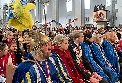 Kirchenfaschingsmesse mit Pfarrer Schieler und Obelix in St.Maximilian