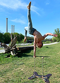 Fitness Training and Acrobatics on river Isar