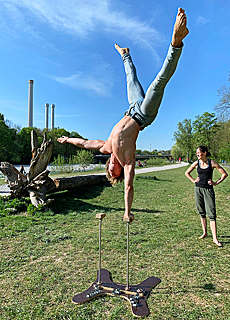 Fitness Training and Acrobatics on river Isar