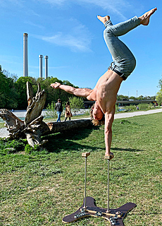 Fitness Training and Acrobatics at river Isar