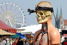 Fleamarket idyll with Ferris wheel and Pauls cathedral