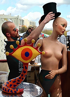 Sexy Fleamarket puppet at Springfestival