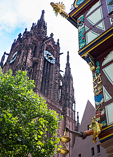 Golden scales in front of Frankfurt Kaiserdom