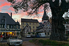 Oldtimer Mercedes 190SL in front of Hotel Schwan