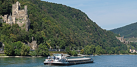 Rheinschifffahrt von Ruedesheim zur Loreley