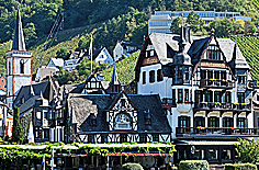 Rhine shipping from Ruedesheim to the Loreley