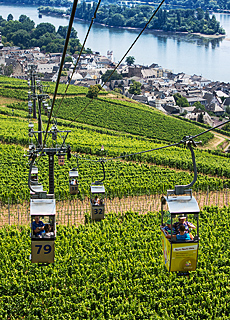 Drachenstein cable car near Ruedesheim