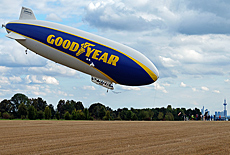 Zeppelin Start zum Frankfurt Skyline Flug in Bad Homburg