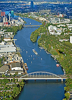 River Main meanders through Frankfurt City