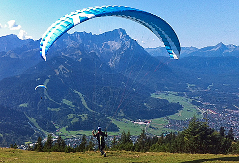 Paragliding from Wank to Zugspitze mountain