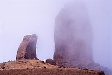 Roque Nublo in clouds