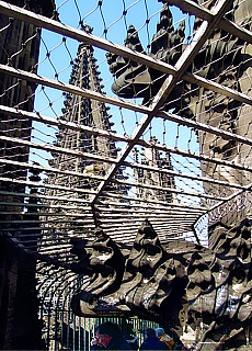 Church tower climb Cologne Dome vergitterte Plattform