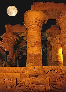 Fullmoon in Kom Ombo Temple