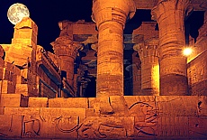 Fullmoon in Kom Ombo Temple