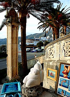 Painter on the harbour of Korcula