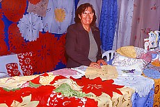 Stickereien at the Market in Mazo