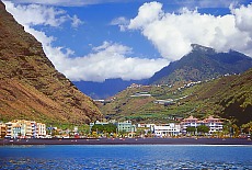 View downto Tazacorte village