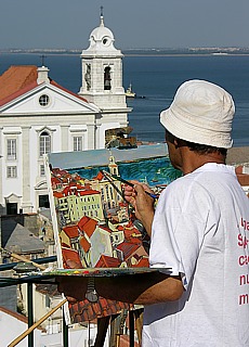 Painter at Miradouro Santa Luzia