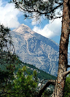 Cable car to the summit of the 2365 m high mountain Tahtali