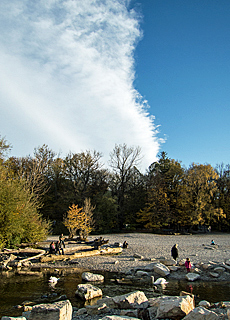 The split sky Isarauen gravel bank