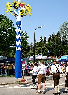 Maypole festival in Munich Untergiesing