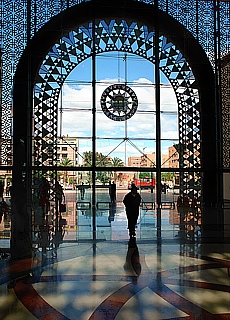 Hypermoderner Bahnhof in Marrakesch