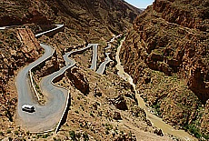 Serpentines mountain pass to Dades gorge