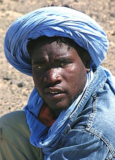 Nubier wearing blue Turban in Merzouga